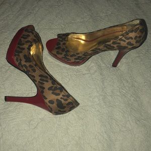 Leopard print pumps 7 1/2
